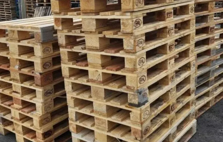 Palette en bois standard pour le transport de marchandises.